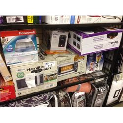 SHELF LOT OF ASSORTED SMALL APPLIANCES INCLUDING A HAMILTON BEACH MICROWAVE, TOASTER OVEN AND A RIVA