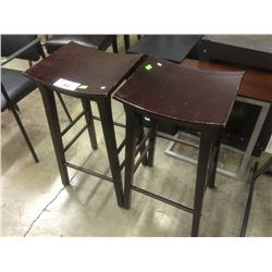 PAIR OF BAR HEIGHT STOOLS