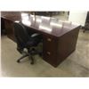 Image 2 : MAHOGANY BOW FRONT 6X31/2' DOUBLE PEDESTAL EXECUTIVE DESK