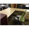 Image 2 : MAPLE 6X6' L-SHAPED EXECUTIVE DESK