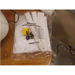 NEW MARTIAL ARTS GIE - WITH BELT