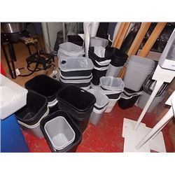 LOT OF 4 SMALL TO MEDIUM GARBAGE CANS
