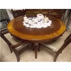 ROUND DINING TABLE