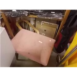UPHOLSTERED STOOL - PINK
