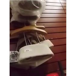 CLOTHING DISPLAY - SHOULDERS ON STAND - SHORT