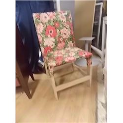 VINTAGE FLOWERED SIDE CHAIR