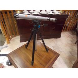 SPOTTING SCOPE WITH TRI POD