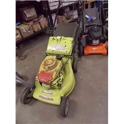 LAWN MOWER - TORO - HONDA ENGINE - WITH FITTED BAG