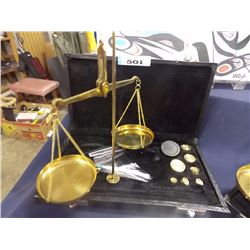 GOLD SCALE - FITTED IN CASE - WEIGHS UP TO 60 GRAMS
