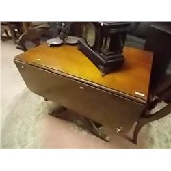 VINTAGE DUNCAN PHYPHE DROP LEAF TABLE & 2 LEAFS