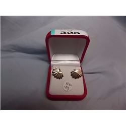 EARRINGS  - FROM ESTATE - FAN DESIGNED 10KT YELLOW GOLD - POST BACKING - RETAIL ESTIMATE $200
