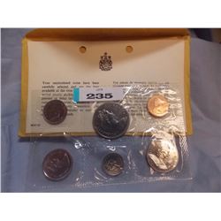 COINS - UNCIRCULATED - WITH WRITE UP - COINS SET