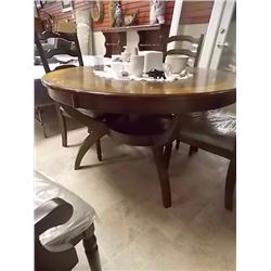 ROUND DINING TABLE