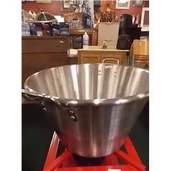 LARGE STAINLESS STEEL POT