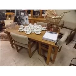 OAK DINING TABLE WITH 6 CHAIRS