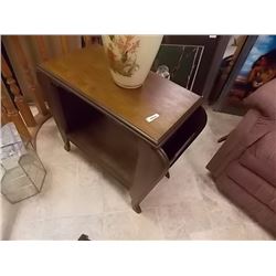 VINTAGHE MAGAZINE TABLE