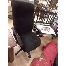 EXECUTIVE OFFICE CHAIR