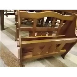 WOOD MAGAZINE HOLDER