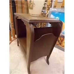 VINTAGHE MAGAZINE TABLE