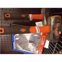 SLEDGE HAMMER - FIBRE GLASS HANDLE - 4LB - USED