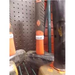SLEDGE HAMMER - FIBRE GLASS HANDLE - 4LB - USED