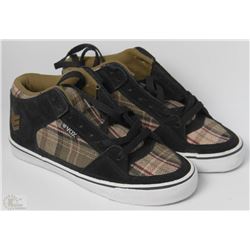 #17-VOX HEWITT BLACK AND PLAID SHOES