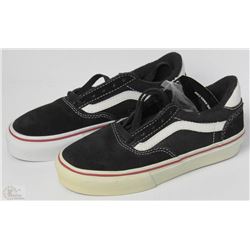 #31-VANS KIDS AV6 BLACK AND WHITE SHOES