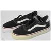 Image 1 : #31-VANS KIDS AV6 BLACK AND WHITE SHOES