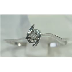 #44-10K WHITE GOLD DIAMOND RING