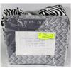 Image 1 : HOMETRENDS DUVET COVER SET &ZEBRA PRINT THROW