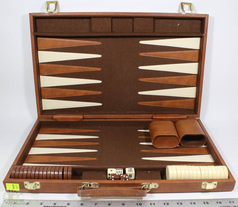 VINTAGE BACKGAMMON TRAVEL GAME SET W/PADDED