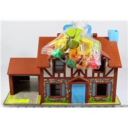 1969 FISHER PRICE PLAY HOUSE COMPLETE WITH