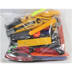 BAG OF UTILITY KNIVES
