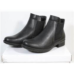 PAIR OF LADIES SIZE 8 BOOTS  NEW IN