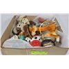 Image 1 : BOX OF DOG COLLECTIBLES AND MORE
