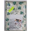 Image 1 : 52" X 90" OUTDOOR TABLE CLOTH