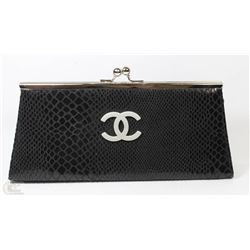 REPLICA CHANEL CLUTCH