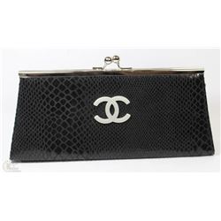 REPLICA CHANEL CLUTCH