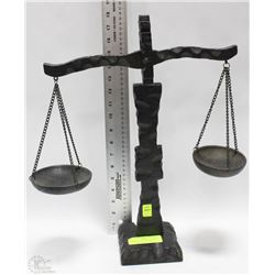 LARGE VINTAGE CARVED WOOD BALANCE SCALE (18"X16"