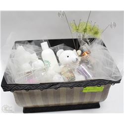 DECORATIVE METAL TOWEL CADDY W/NEW