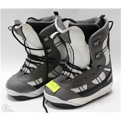 CRAZYCREEK SNOWBOOTS SIZE 5