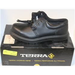 PAIR OF TERRA CSA APPROVED LOW CUT WORK SHOES