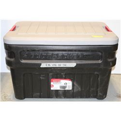 LARGE RUBBERMAID ACTION PACKER STORAGE BIN