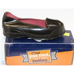 PAIR OF ACTON CANADA SZ 6 SLIP OVER NON SLIP SHOES