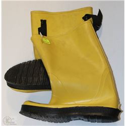 PAIR OF ONGUARD SZ 12 SLIP OVER RUBBER BOOTS