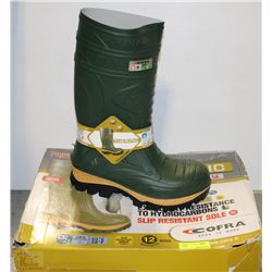 PAIR OF COFRA 100% METAL FREE CSA APPROVED COLD