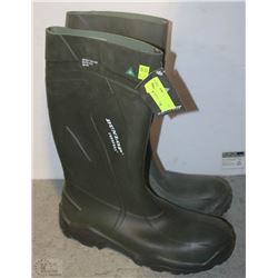 PAIR OF DUNLOP PUROFORT SIZE 14 RUBBER BOOTS