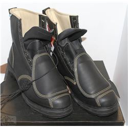 PAIR OF ROYER HIGH CUT CSA APPROVED METATARSAL