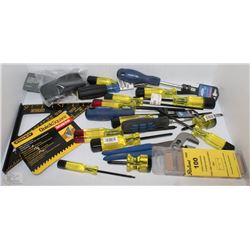 LOT W/ ASSORTED SCREWDRIVERS AND STANLEY QUICK