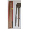 Image 1 : HILTI 1-1/8 WIDE FLAT CHIZEL 20" LONG W/ MILWAUKEE